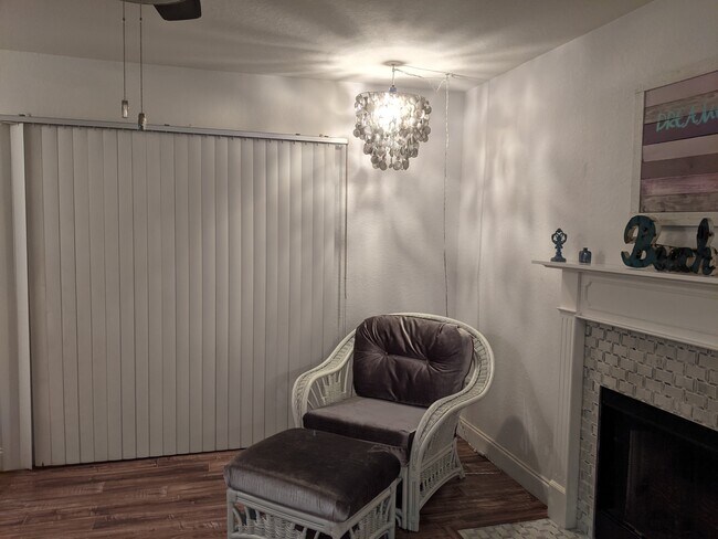 Building Photo - 850 S Tamiami Trl