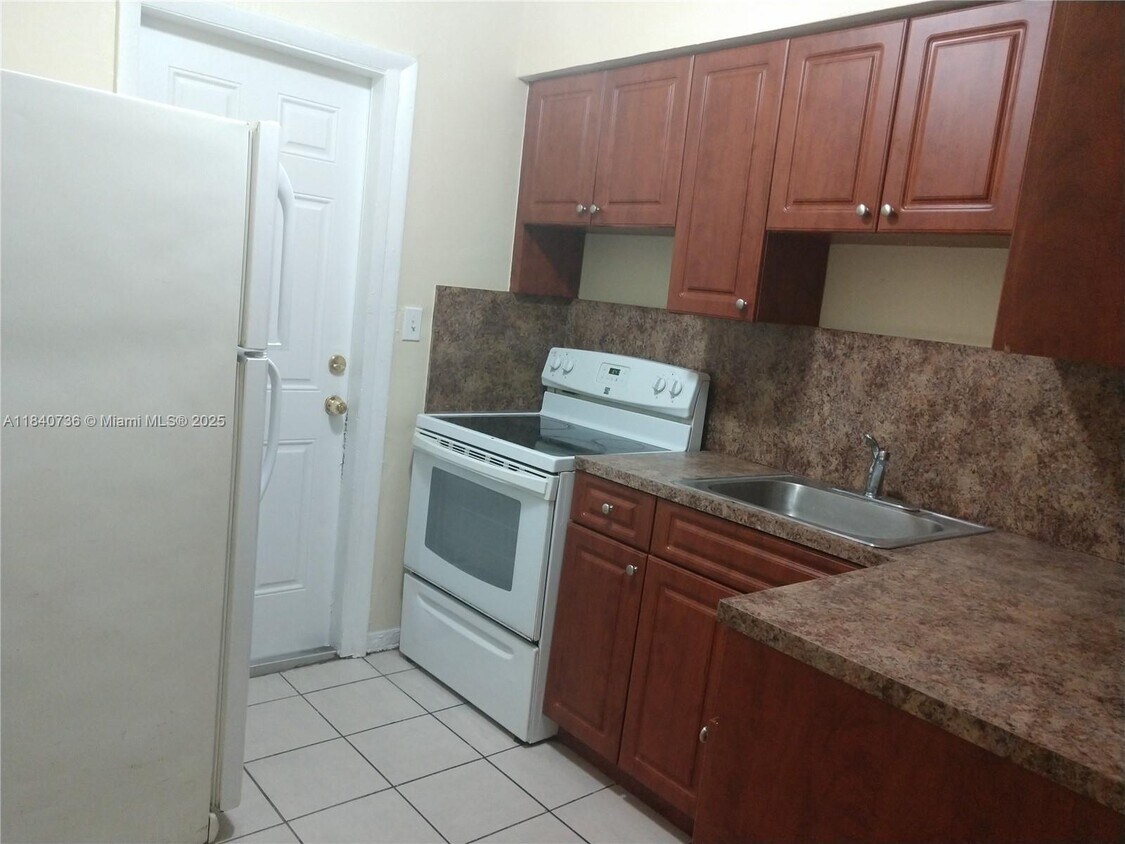 Foto principal - 260 NW 40th Ct