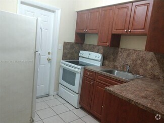 Building Photo - 260 NW 40th Ct