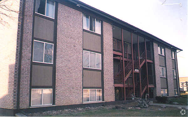 Building Photo - 101 E Van Lake Dr