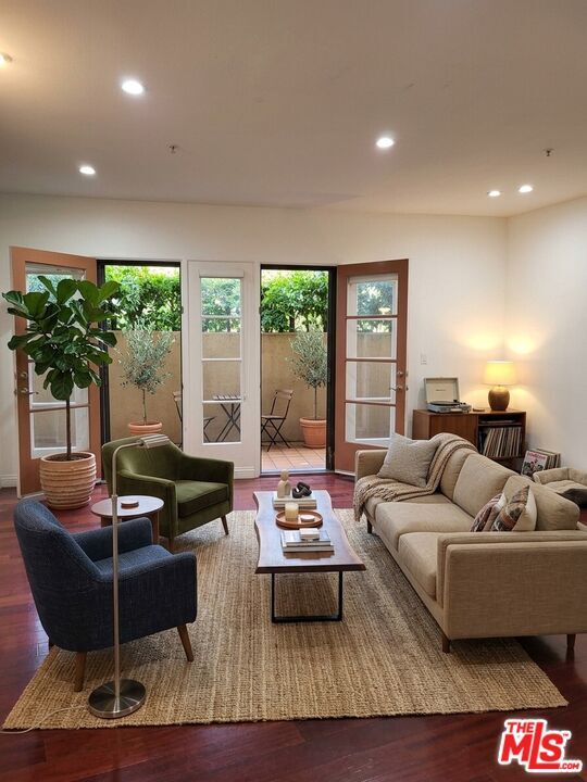 Foto del edificio - 235 S Gale Dr