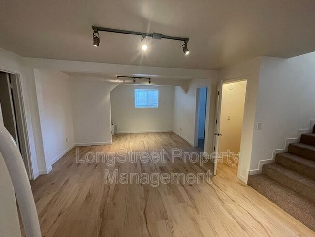 Foto del edificio - 4848 SE Bybee Blvd