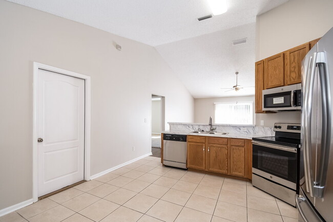 Building Photo - 14027 Crestwick Dr W