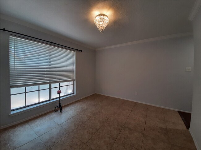 Foto del edificio - 8 Fawnchase Ct