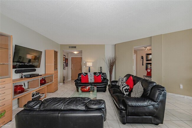 Building Photo - 2 br, 2 bath Condo - 17275 Collins Ave # PH1
