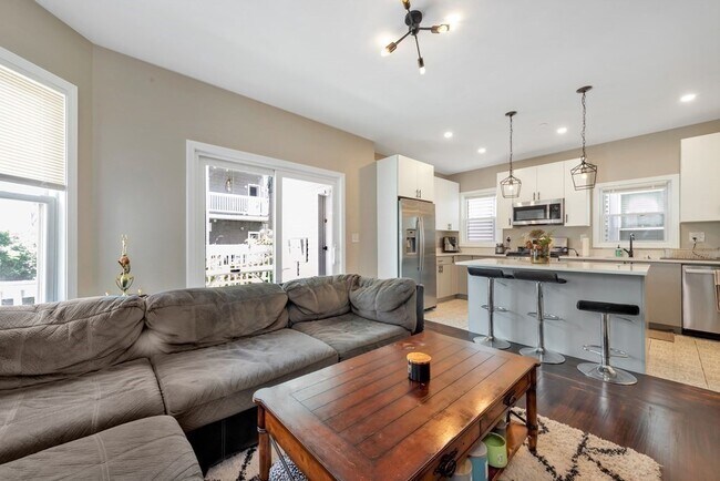 Building Photo - 770 Columbia Rd