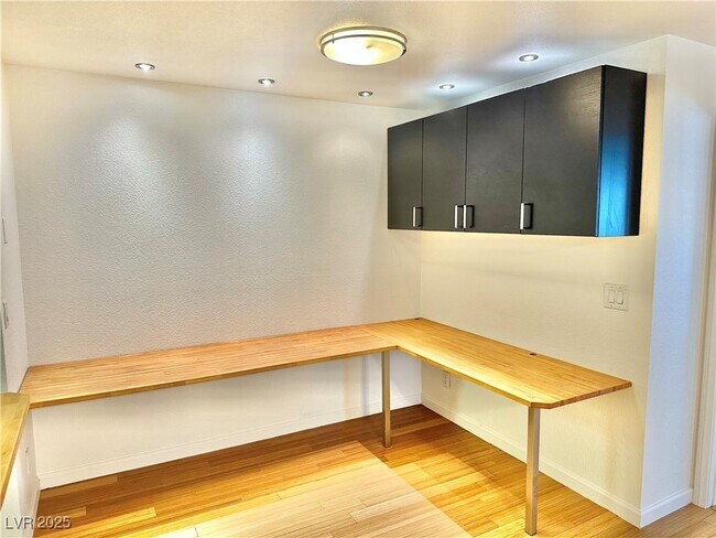 Building Photo - 2200 S Fort Apache Rd