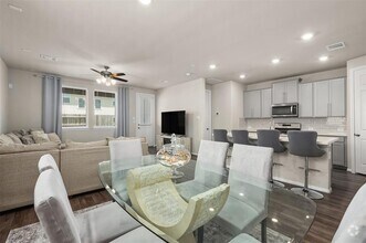 Building Photo - 2302 Sweet Bay Dr