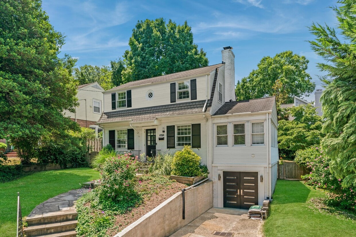 Primary Photo - 3 Bed 3 Bath - Bethesda Colonial - Move-In...