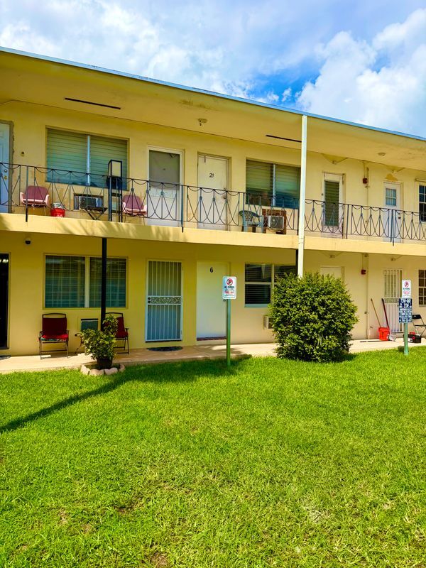 Foto del edificio - 71 NW 76th St