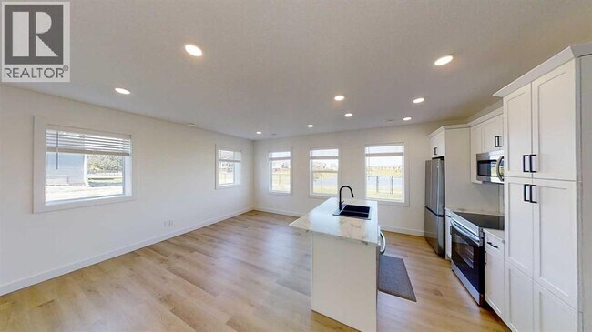 Photo du bâtiment - 12018-12077 77 Ave