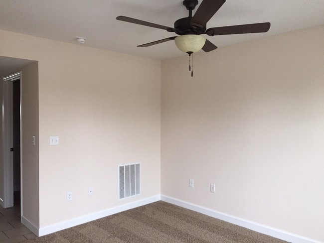 Building Photo - 10527 Ellis Rd