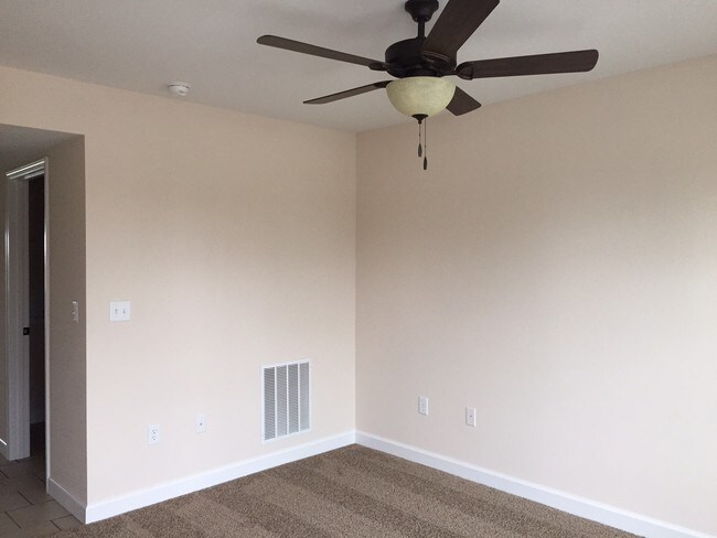 Foto del edificio - 10527 Ellis Rd