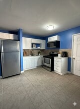 Building Photo - 516 Holiday Dr