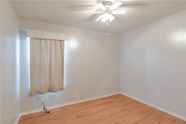 Foto del edificio - 6075 Quail Run S