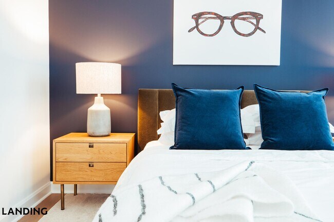 Building Photo - 513 S Damen Ave