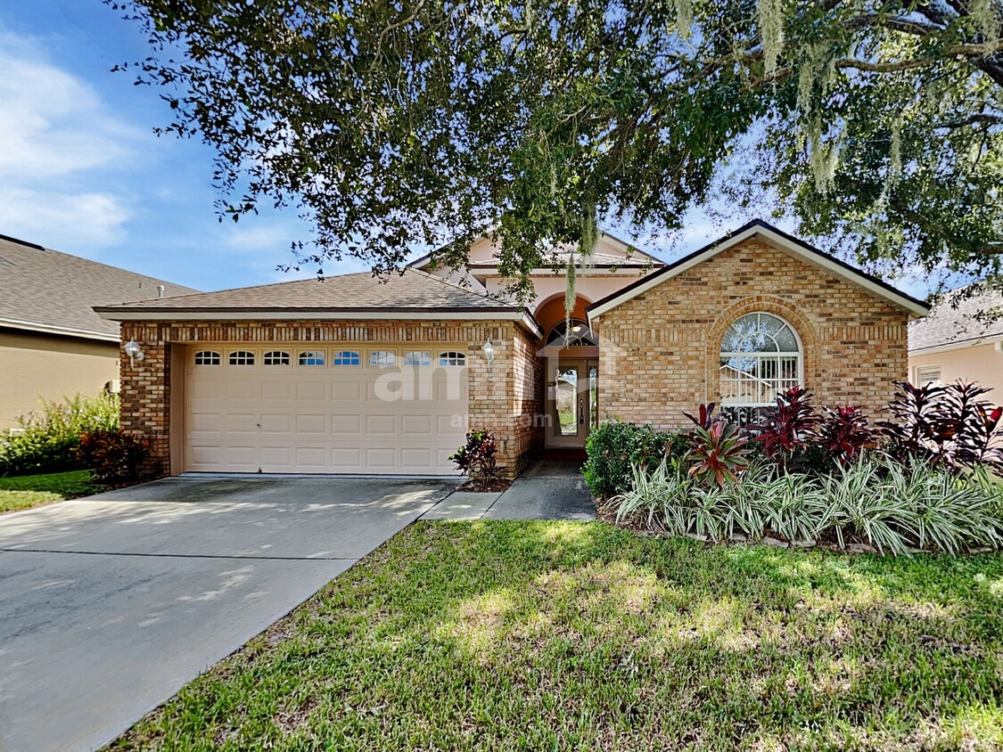 Foto principal - 6318 Bridgecrest Dr