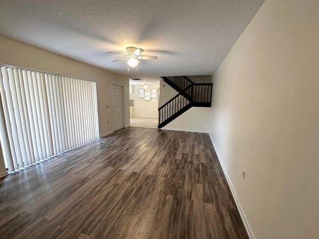 Foto del edificio - 579 Green Springs Pl