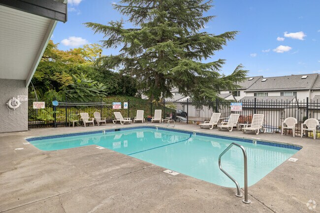 Piscina - St James Condominiums