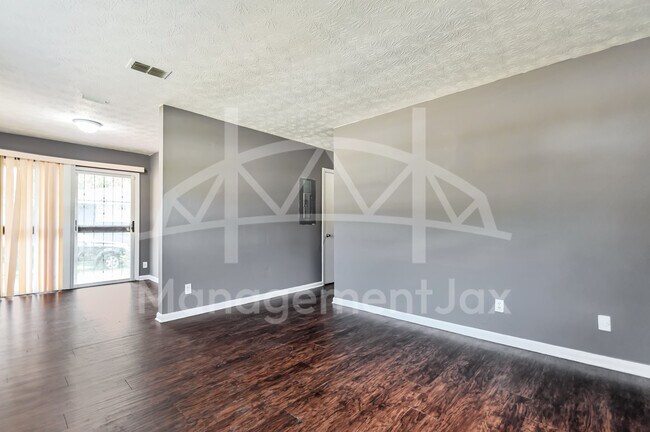 Building Photo - 1130 W 21st St