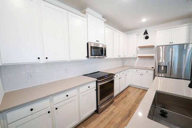 Building Photo - 136 Kingswood Ter
