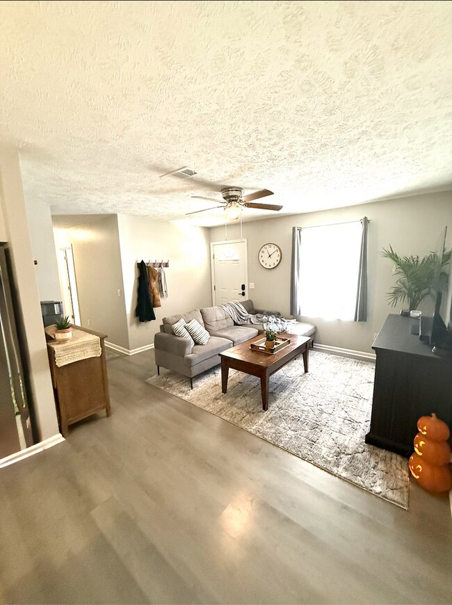 Foto del edificio - Beautiful 4 Bedroom Home with Bonus Room –...