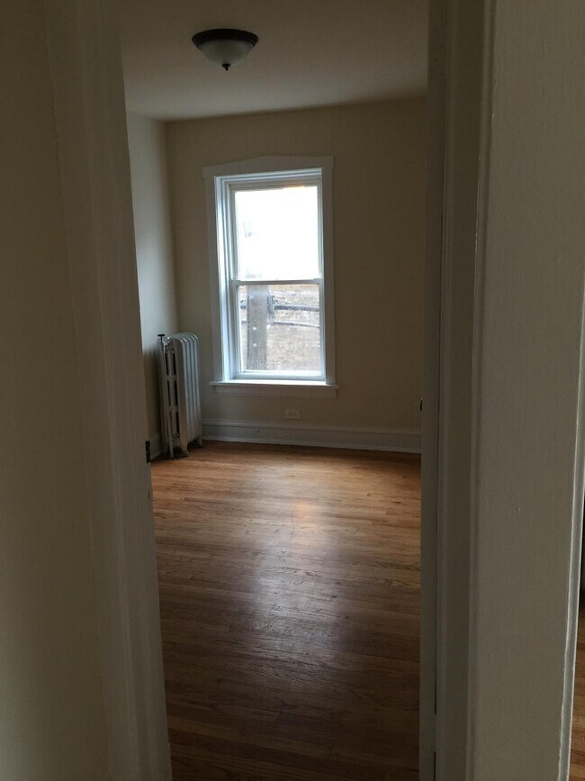 Building Photo - 7510 N Hoyne Ave