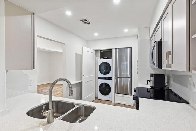 Foto del edificio - 5606 Blue Shadows Ct