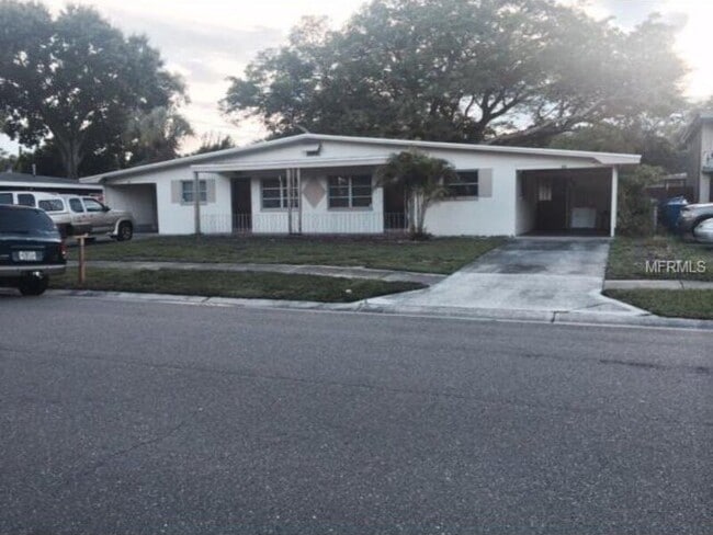 Building Photo - 310 S Corona Ave