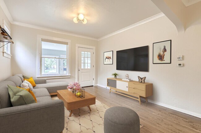 Building Photo - Sophisticated Highlands home walkable to popular eateries