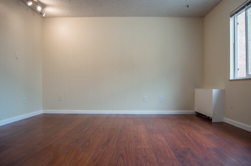 Living area - 3161 Madison Ave