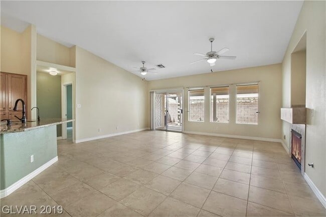 Foto del edificio - Single Story Townhome in Mountain Gate Community COMING SOON!