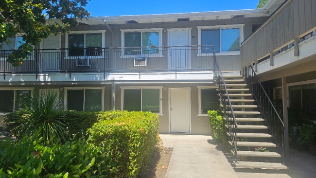 Foto del edificio - 4860 Clayton Rd