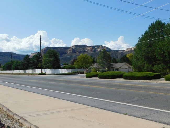 Building Photo - TWO WEEKS FREE RENT!