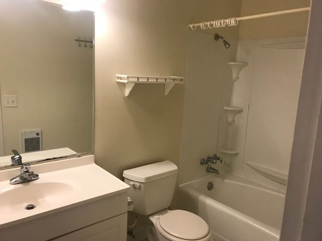 Foto del edificio - Great location? Check! Greater Price? Check!!