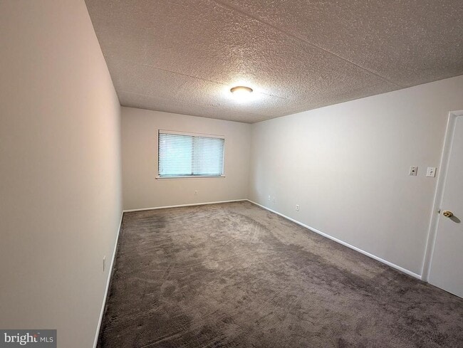 Building Photo - 822 Putnam Blvd