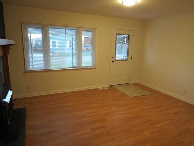 Building Photo - 1680 Hillcrest Ave