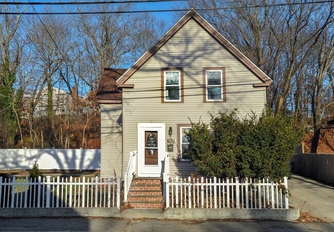 Building Photo - 305 Franklin St
