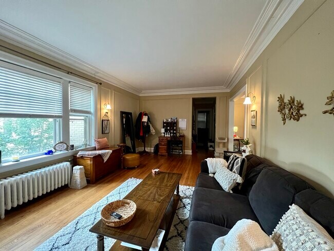 Foto del edificio - 821 Forest Ave