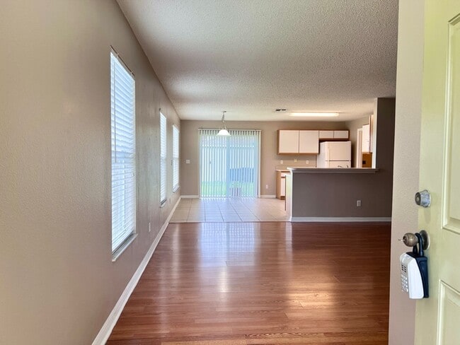 Building Photo - Waterford Chase-Osprey Ridge Community 3 B...