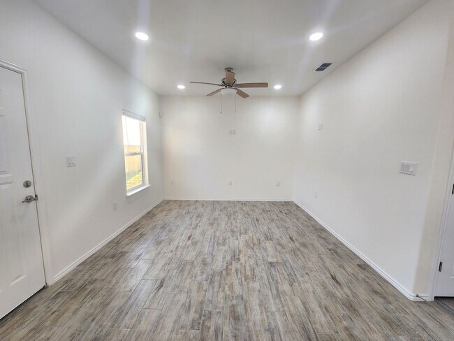 Foto del edificio - 2328 Summit Rd