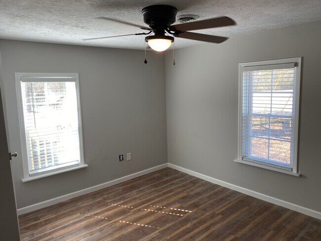 Building Photo - 1341 Maddox Dr
