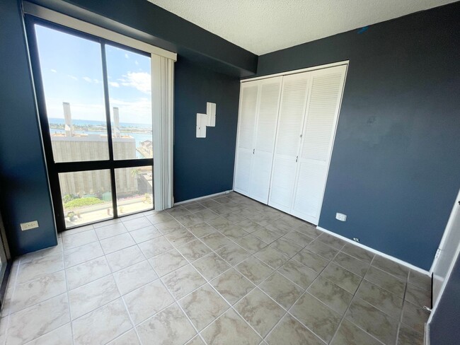 Building Photo - Available now! 2 bedroom 2 bathroom in dow...