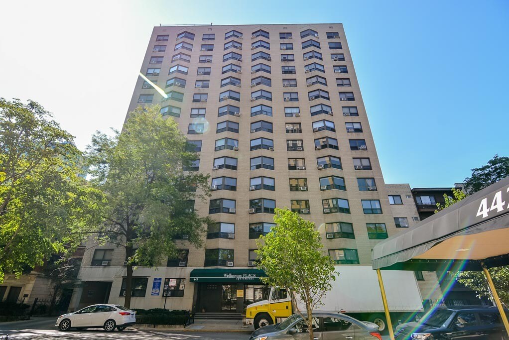Primary Photo - 442 W Wellington Ave