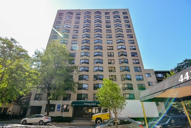 Building Photo - 428 W Wellington Ave