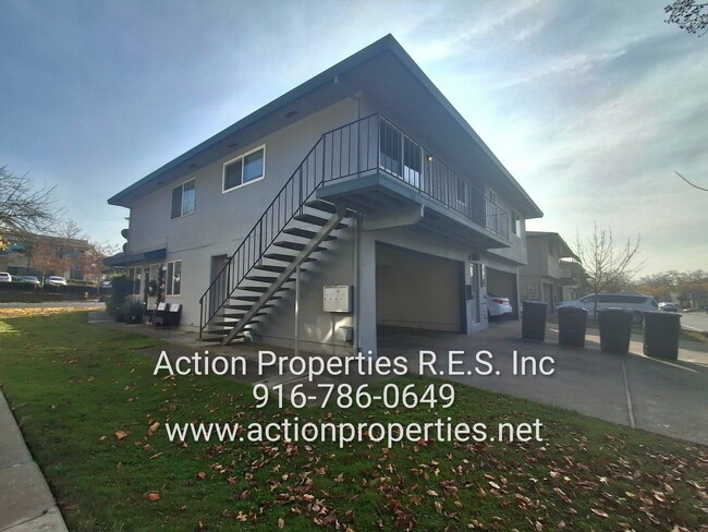 Building Photo - Single Level -Roseville Greens - 2 Bedroom...