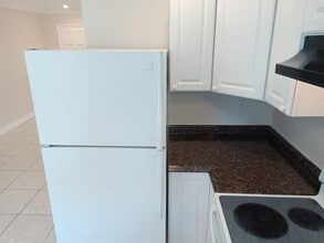Building Photo - 6300 SW 41st Pl