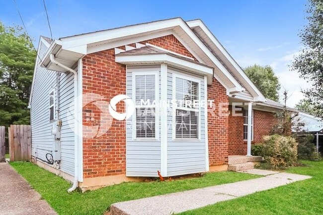 Building Photo - 3 Bedroom Pet-Friendly Home in Louisville, KY with Main Street Renewal