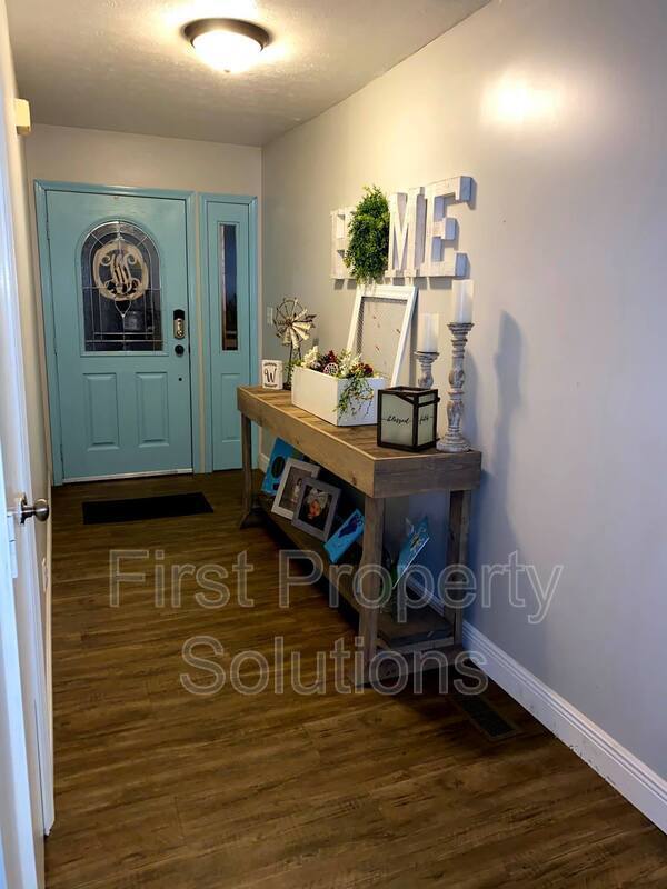 Foto del edificio - 266 Forest Rd