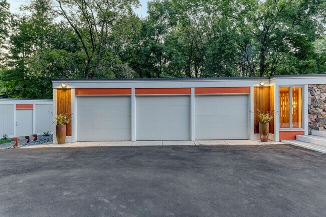Foto del edificio - * * Mid-Century Modern Home Designed by Ar...